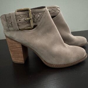 Aldo Boots Womens 6.5
Brown Taupe Slingback Point Toe Block Heel Ankle Leather